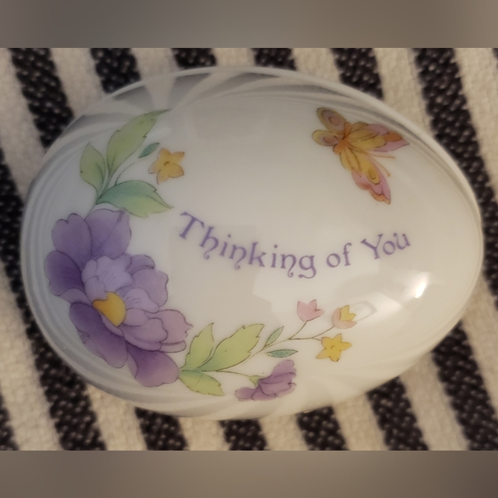 VINTAGE Handpainted Porcelain 'Thinking of You' Egg Keepsake Trinket Box